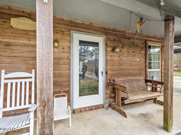 1408 Dunn Rd, Terry, MS 39170