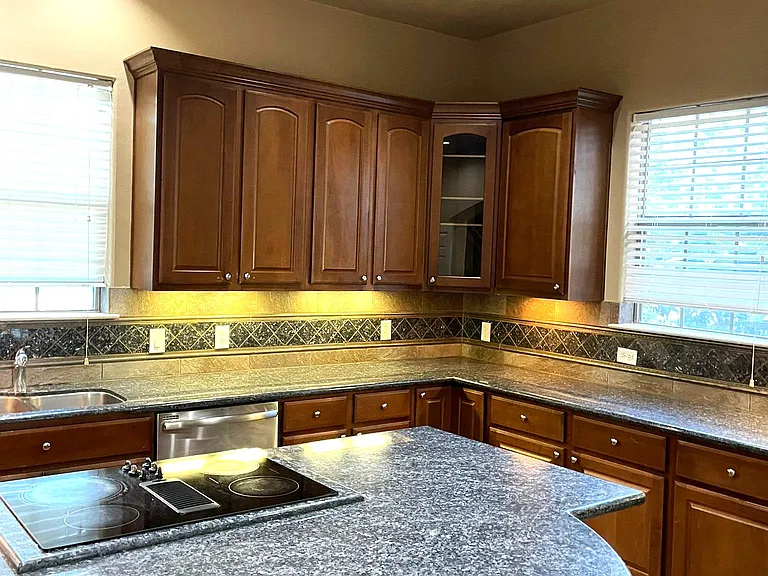 8006 Stoneyway Dr — Photo 14