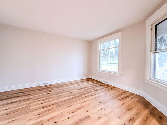 5th image of 327 Kinsmoor Ave