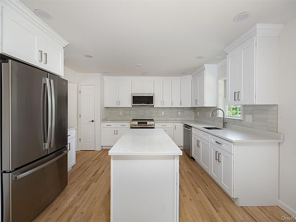3rd image of 10 E Halstead Road