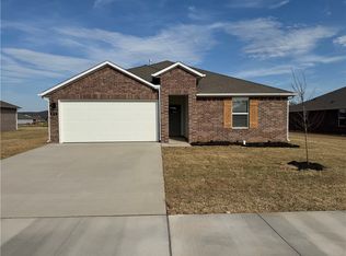 572 Colorado St, Farmington, AR 72730