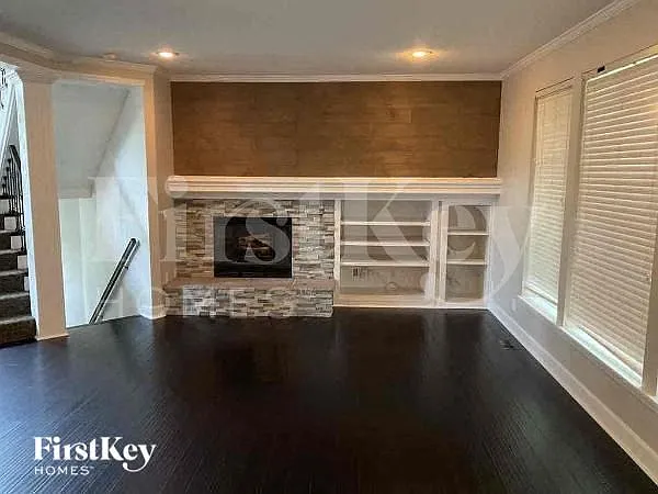 5715 N Ames Ave — Photo 3