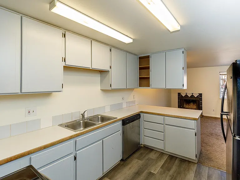 105 Locust St #1 — Photo 4