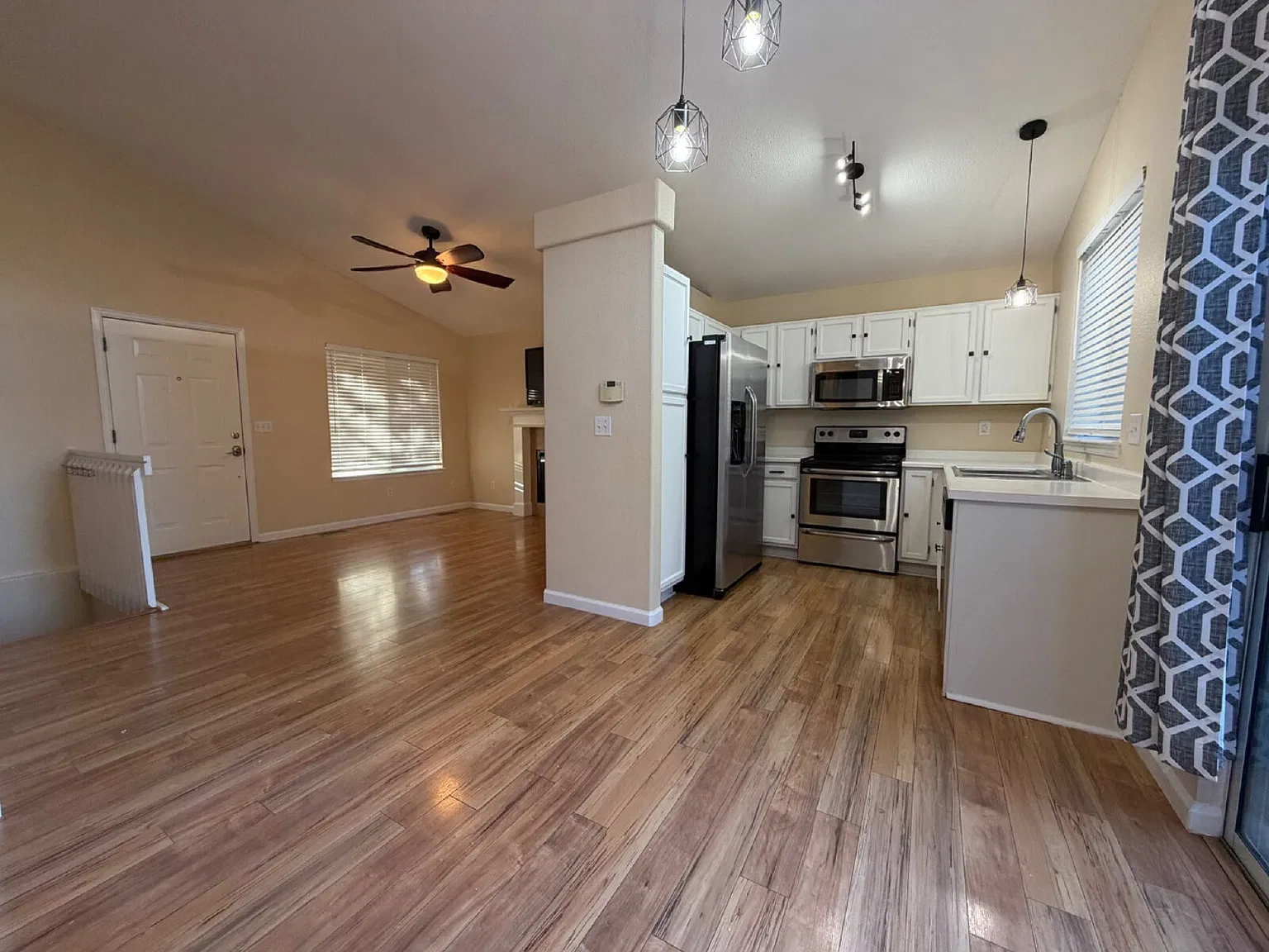 3 bed, 2.5 bath, 1450 sqft, $2,850 — Photo 3