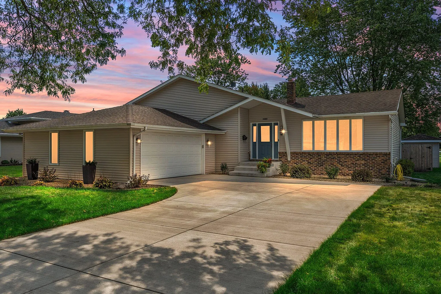 1000 Azalea Dr photo 1