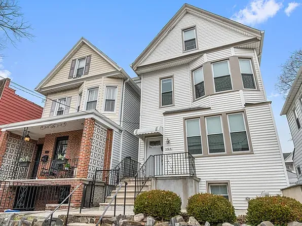 425 E 238th St, Bronx, NY 10470