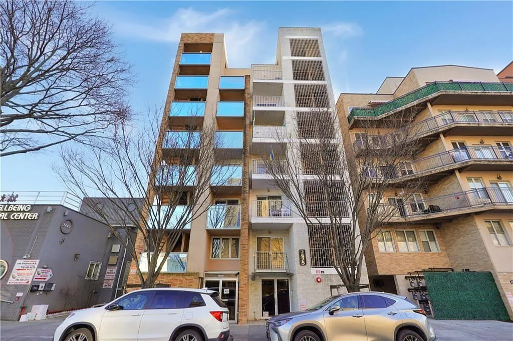 2471 Ocean Ave APT 6A photo 1