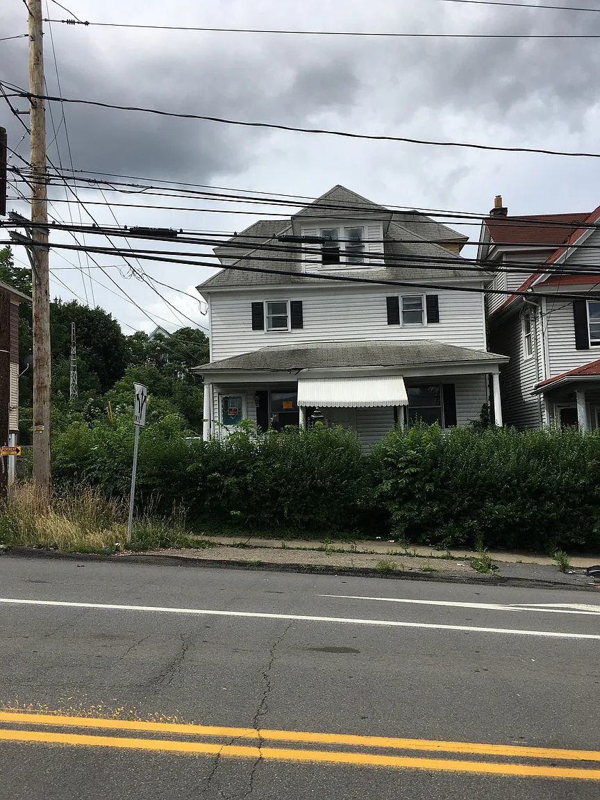 838 St Rear Moosic photo 1
