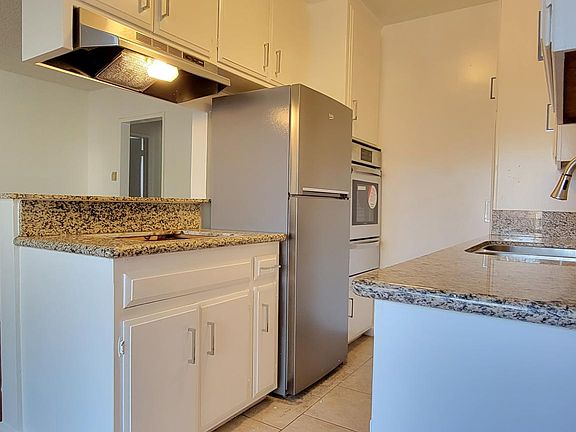 5th image of 11653 Iowa Ave #210