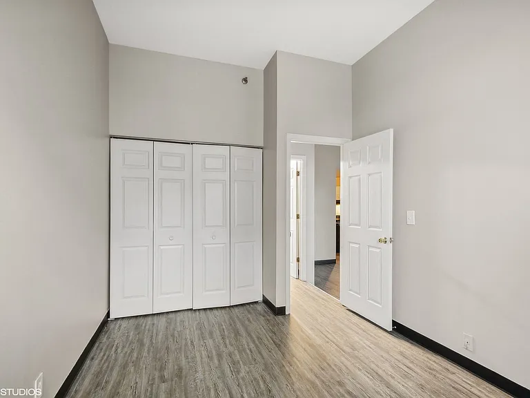 Delmar Loop Apartments — Photo 4