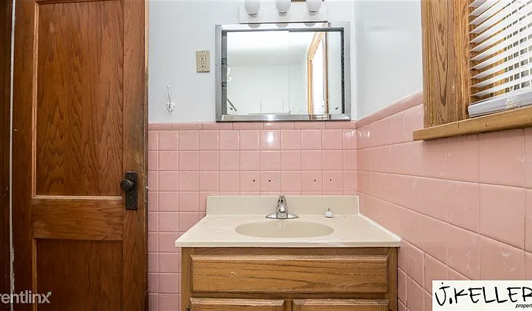 2455 S Main St — Photo 41