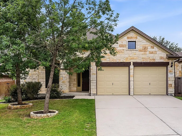 5501 Allamanda Dr — Photo 2