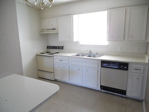 5th image of 4902 Belmont Ave APT 6