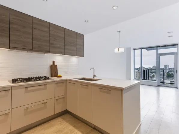 7388 Kingsway #2301, Burnaby, BC V3N 0G9