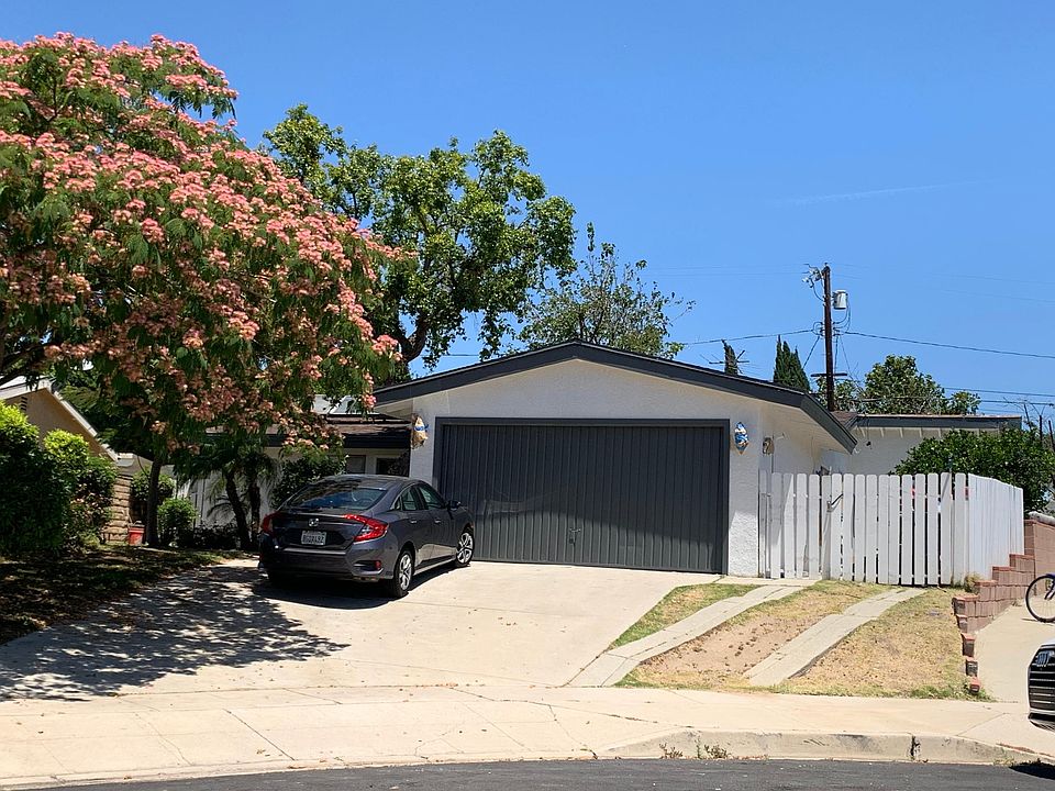 Front of house. Newly painted. In cul-de-sac