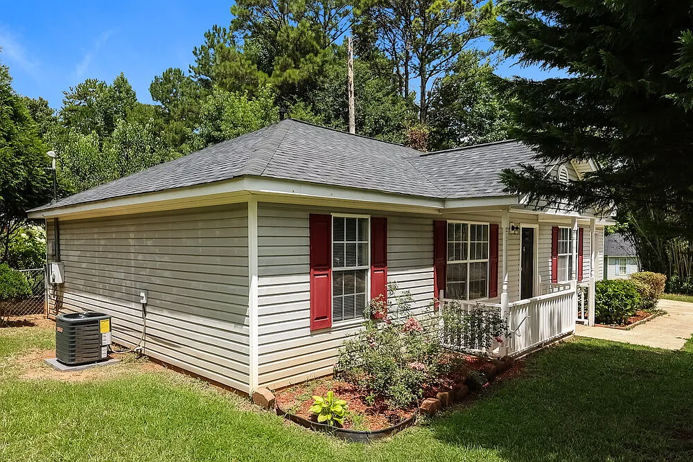 3 bed, 2.0 bath, 1114 sqft, $1,500 — Photo 4