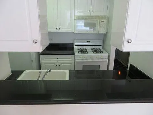 Rented by Keller Williams NYC | media 25