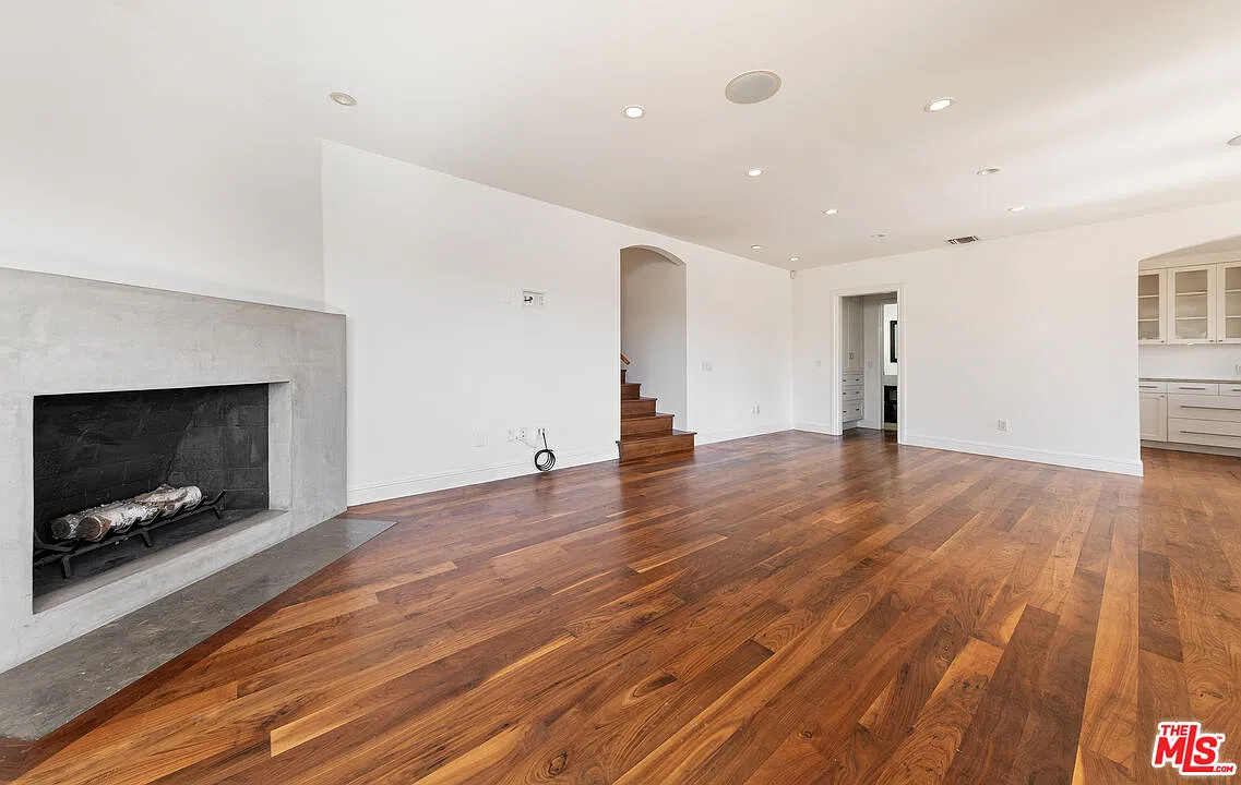 3 bed, 2.0 bath, 1473 sqft, $9,000 — Photo 3