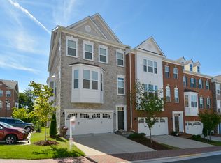 10613 Legacy Ln, Fairfax, VA 22030