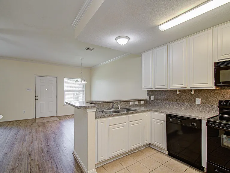 3815 Shire Valley Dr — Photo 9