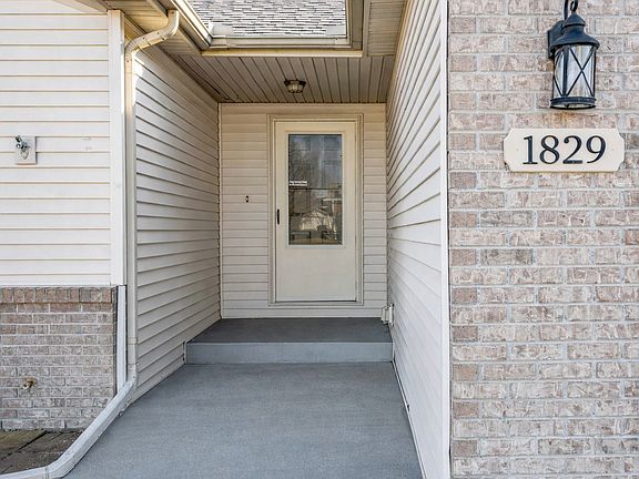 3rd image of 1829 Derek Dr