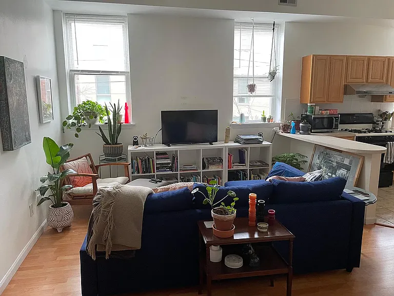647 Bainbridge St #2 — Photo 2