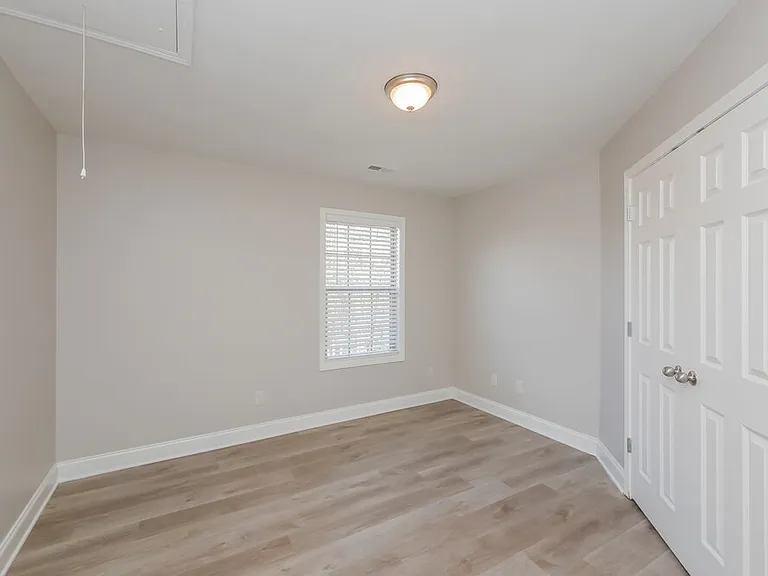 184 Greenview Dr — Photo 14