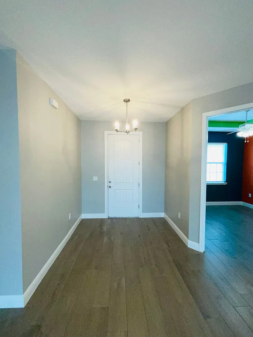 3/2/2 + Den Pool Home - Becker Road Area — Photo 3