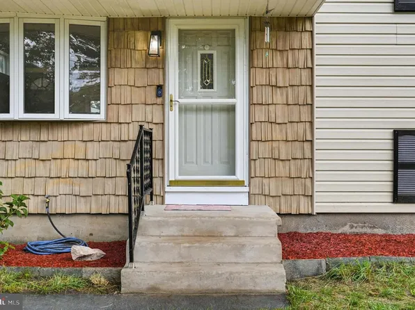 402 Woodlawn Ave, Williamstown, NJ 08094