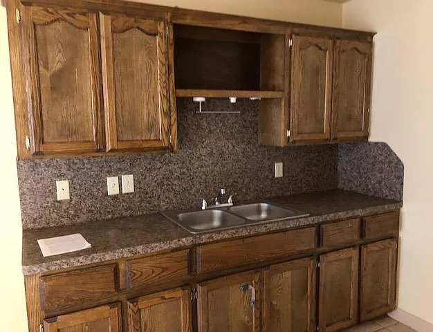 901 W Caffery Ave #6 — Photo 6