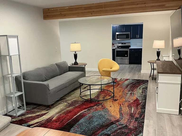 528 E Wapato Ave — Photo 4
