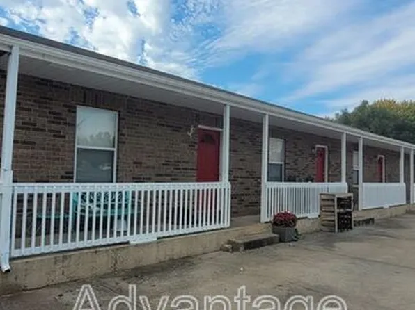 801 Johnson Cir, Pleasant Hill, MO