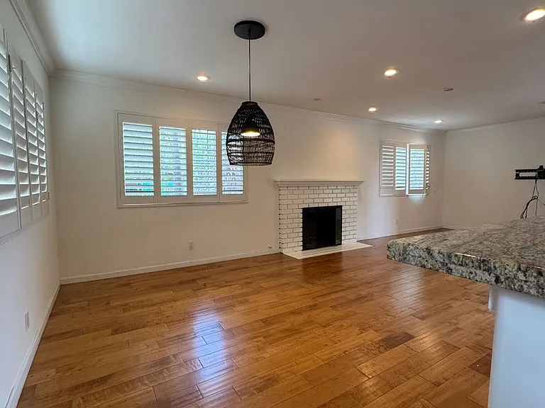 1024 Pier Ave #1 — Photo 3