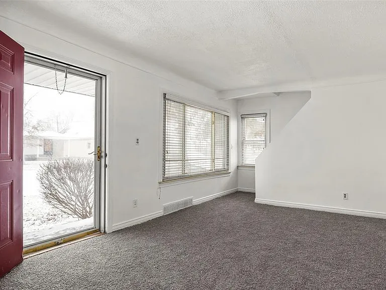 24868 Grove Ave — Photo 2