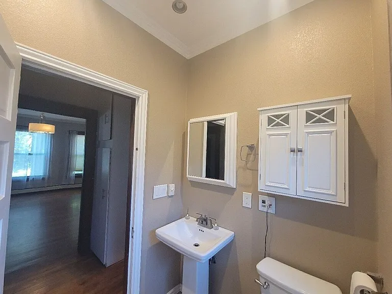 1104 N Institute St — Photo 4
