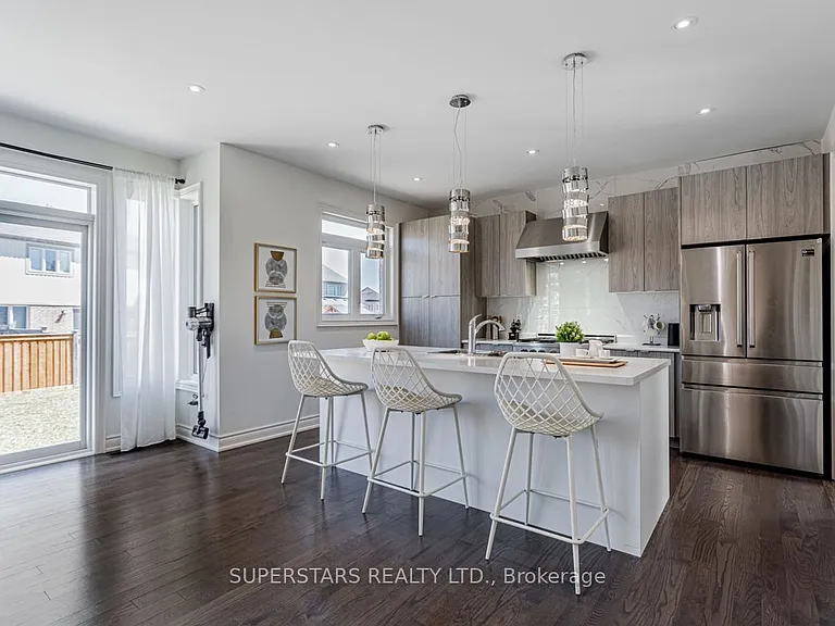 11 Empire Dr — Photo 12