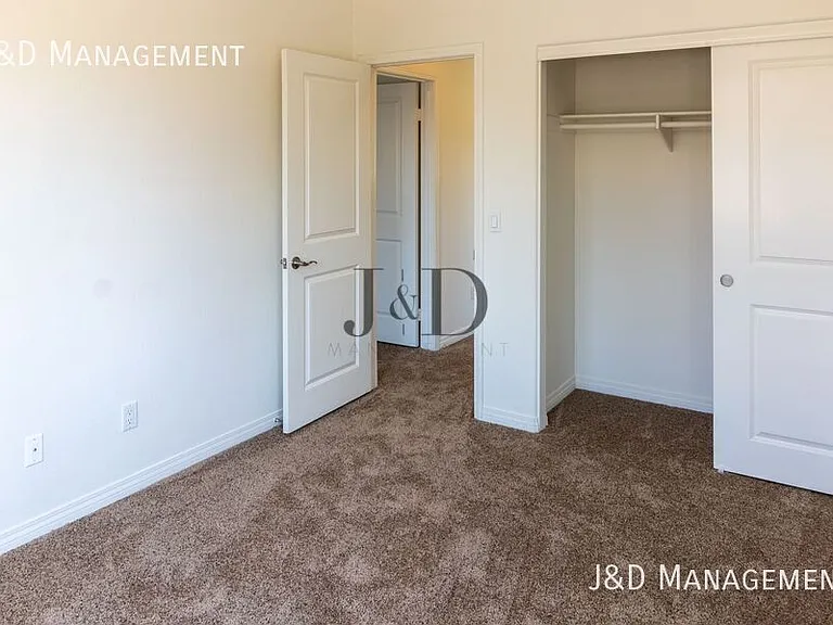3150-3170 Bancroft Dr — Photo 23
