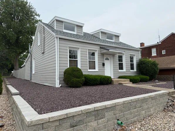 226 N 12th St, Quincy, IL 62301