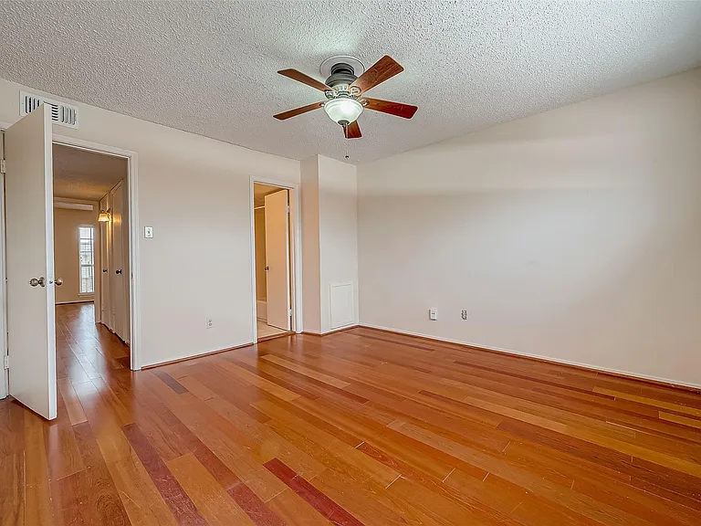 6410 Del Monte Dr #5 — Photo 19