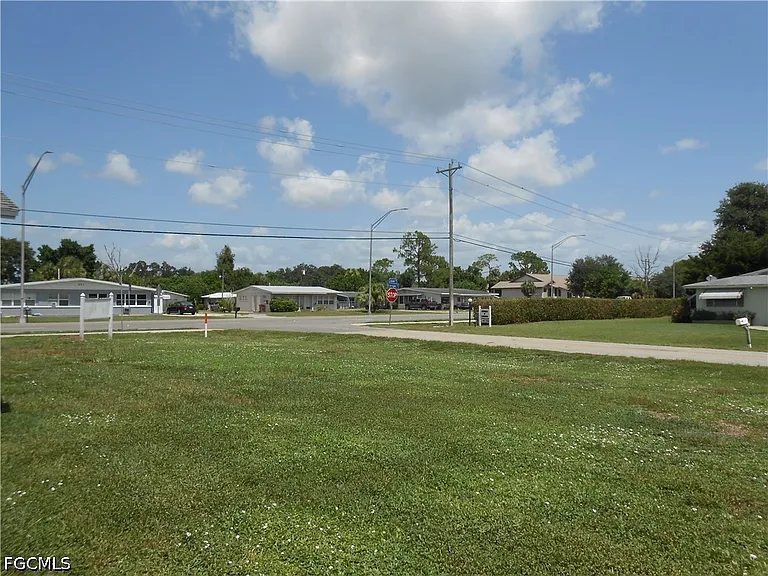 404 Joel Blvd — Photo 32