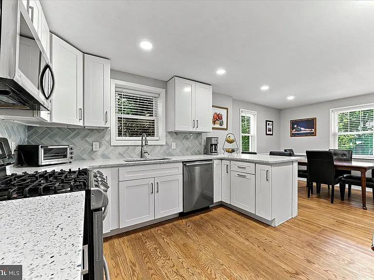 416 Valley View Rd — Photo 5