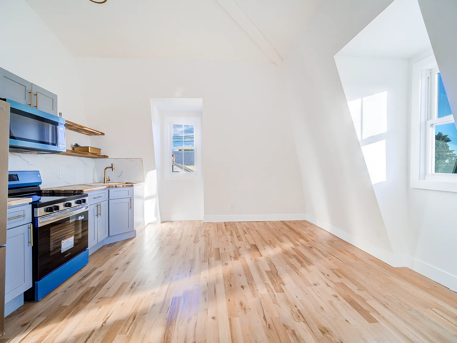 1 bed, $2,400 — Photo 4