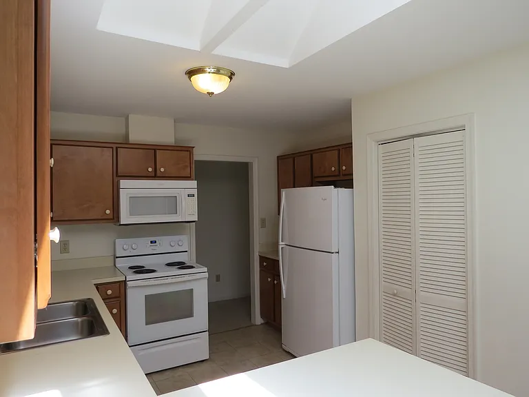 131 King Henry Way — Photo 14