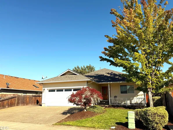 527 SW Wagner Meadows Dr, Grants Pass, OR 97526