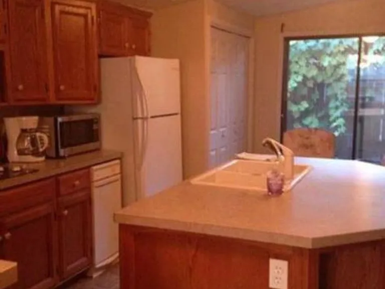 601 E Coeur D Alene Ave — Photo 10
