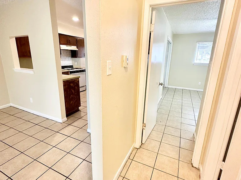 207 W William Cannon Dr #B — Photo 14