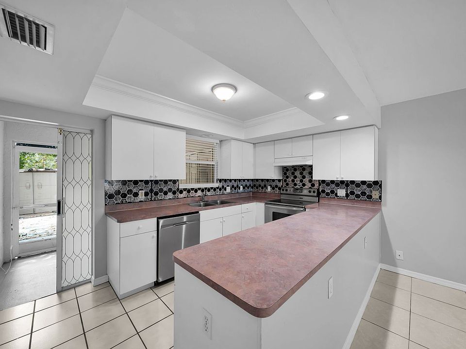 1st image of 1407 SE 24th Ave #2