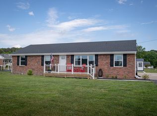 53 Hill St, Onancock, VA 23417