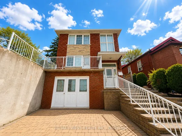 355 Silverthorn Ave #Basement, Toronto, ON M6M 3G7