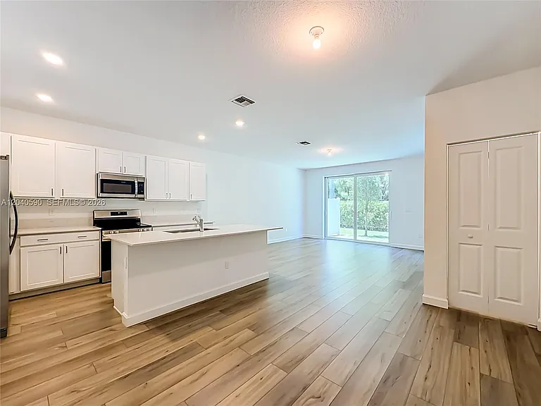 4607 Hollister Ave #4607 — Photo 6